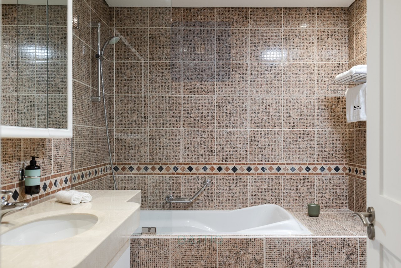 Gorgeous 3 Bedroom Apartment for Sale in Saifi Village — الصورة 8