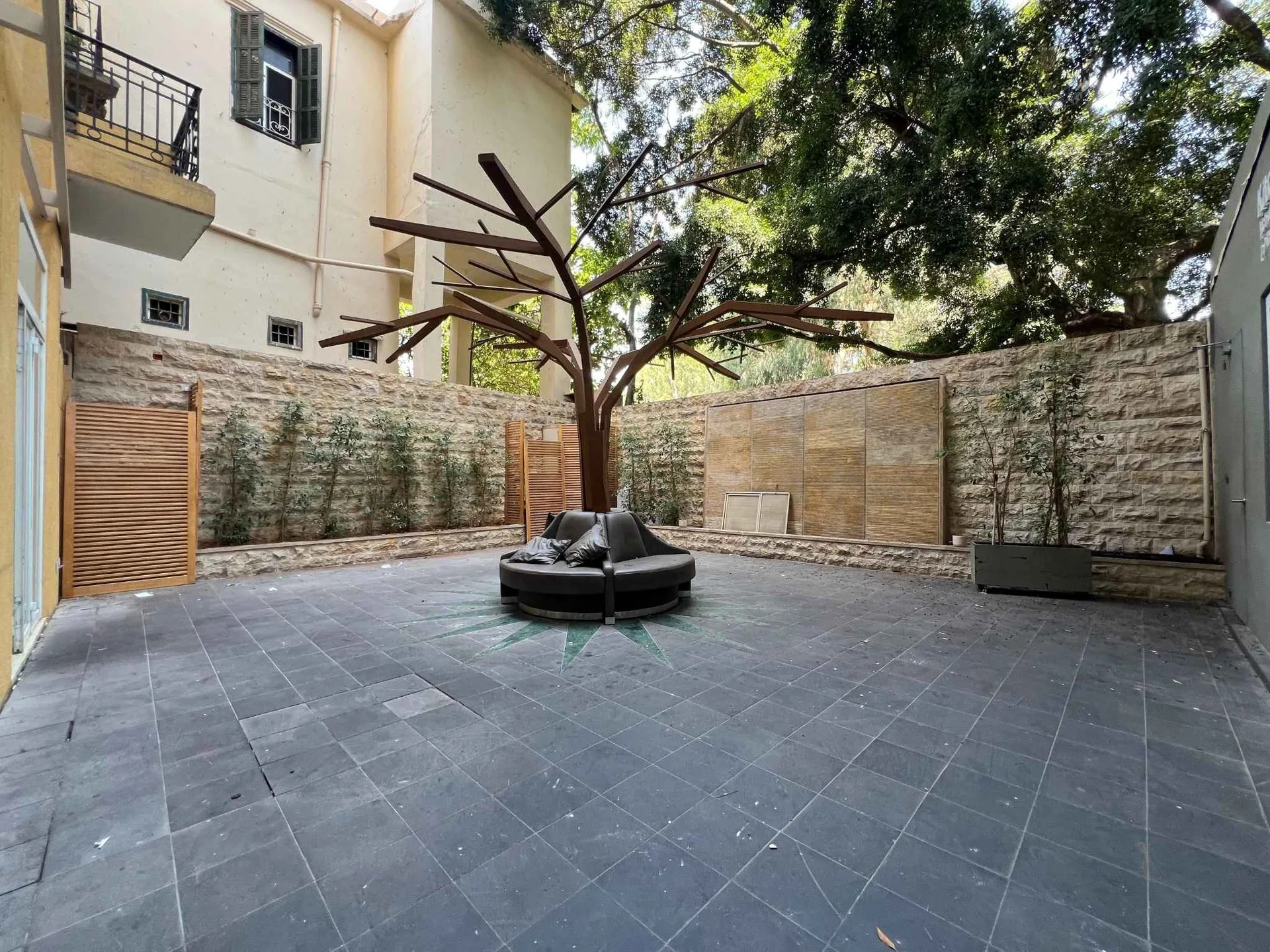 Shop for Rent in Mar Mikhael,, Beirut, Lebanon — الصورة 6