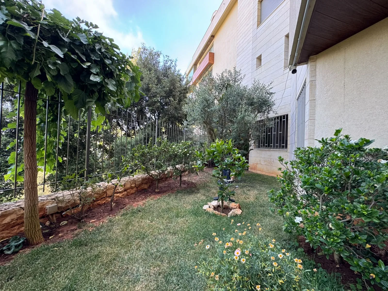 Apartment for Sale in Beit Meri — الصورة 6