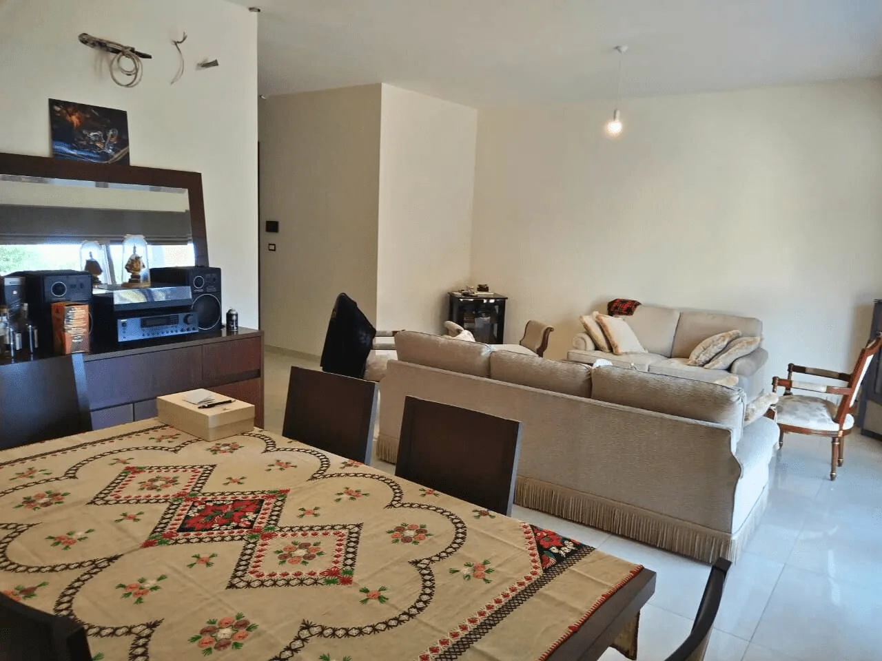 Apartment for Sale in Ballouneh, Lebanon — الصورة 4