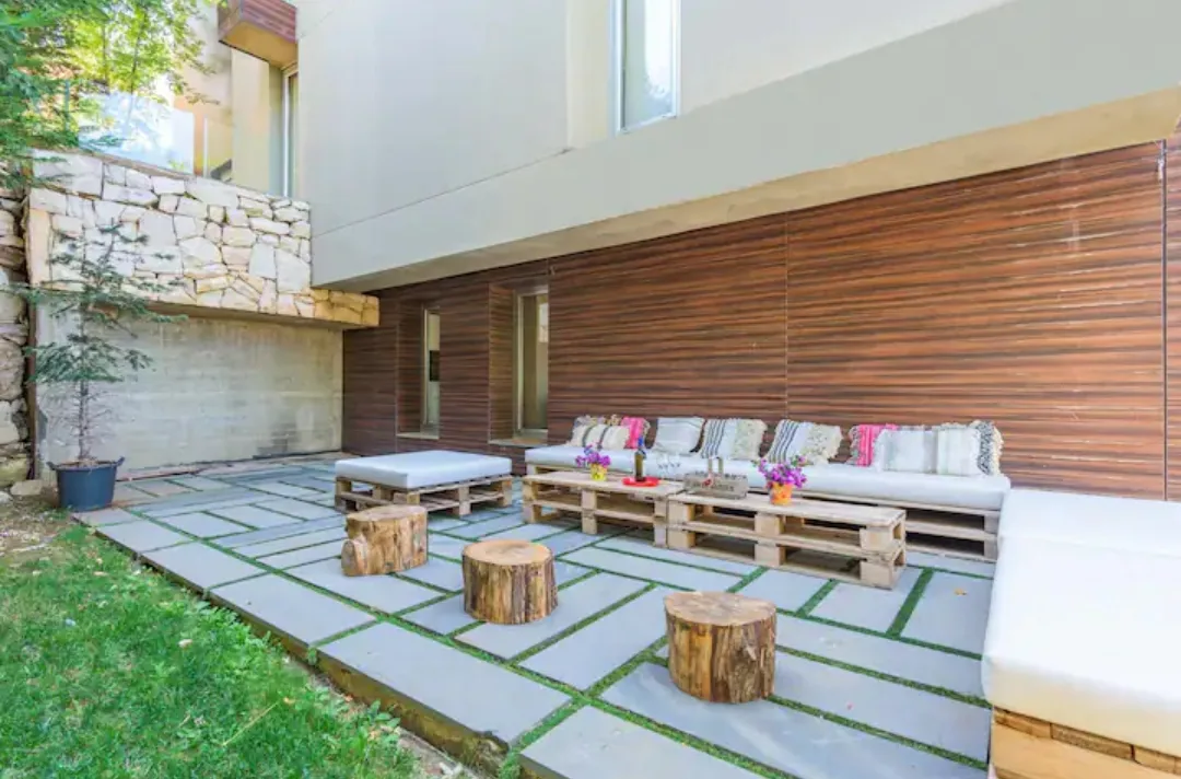 Chalet for rent in Kfardebian — الصورة 7