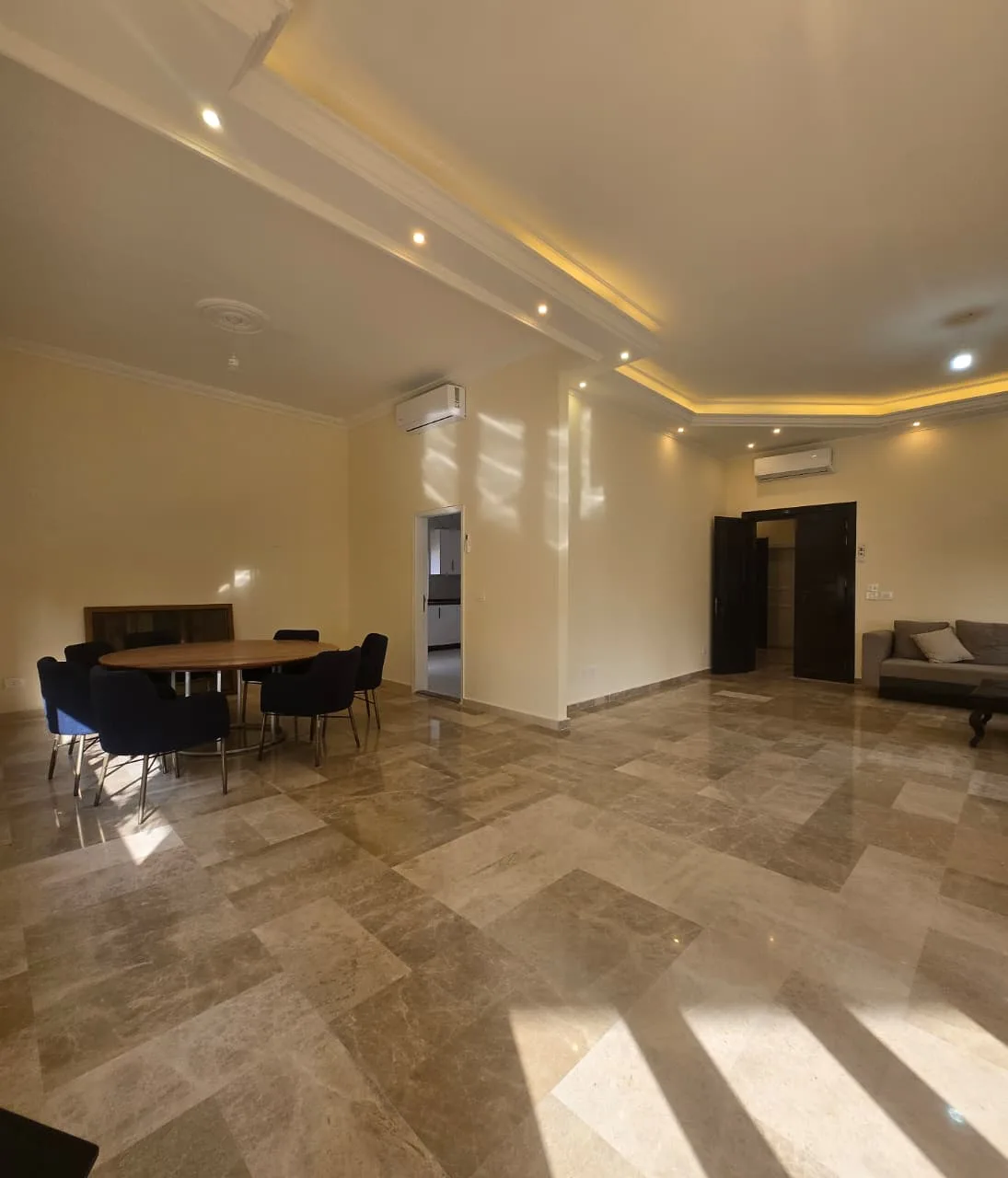 Apartment for Rent in Raoucheh, Beirut, Lebanon — الصورة 3