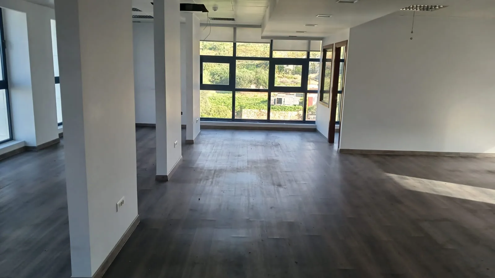 Office for rent in Dbayeh — الصورة 4