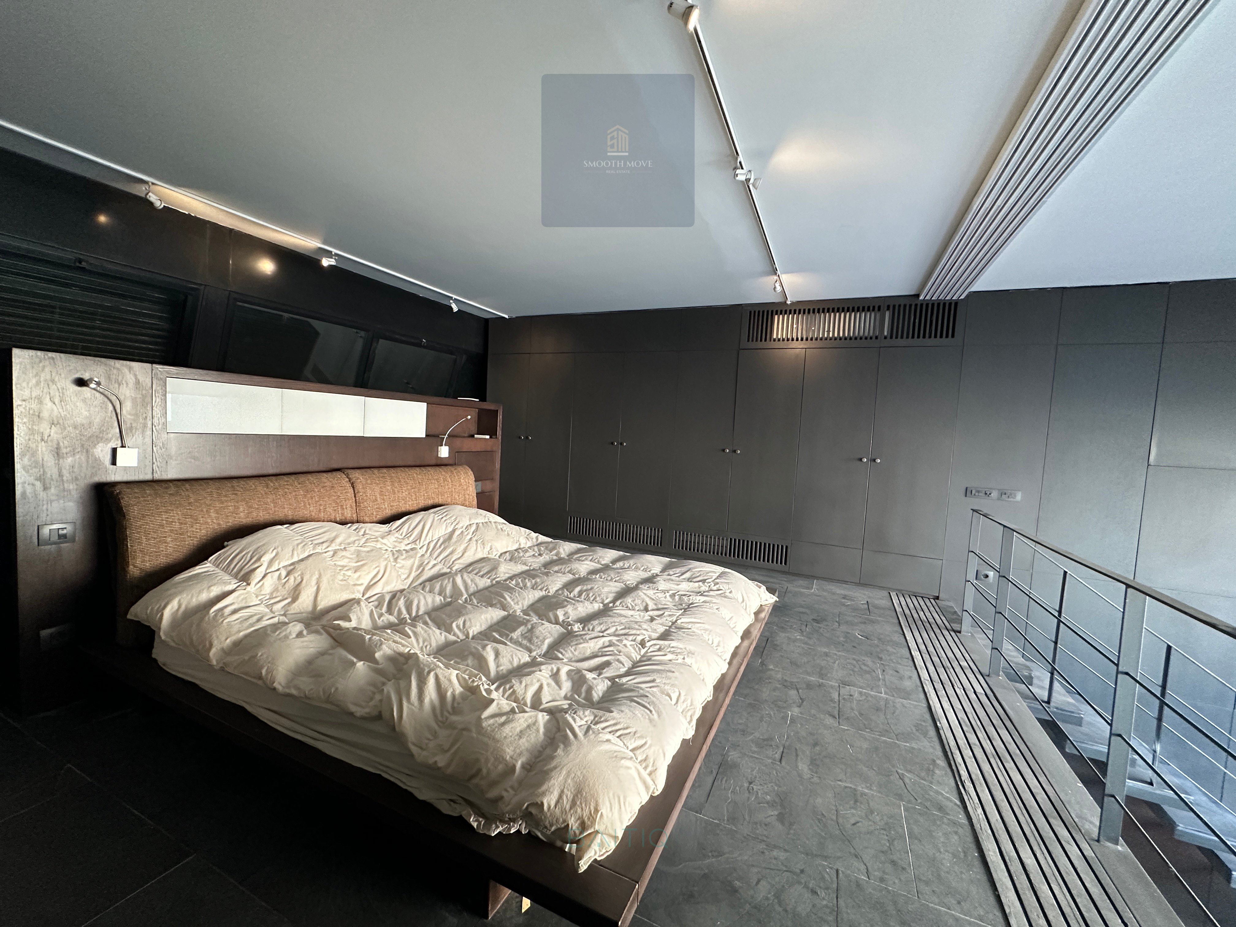 Furnished Loft with Terrace for Rent or Sale in Achrafieh — الصورة 9