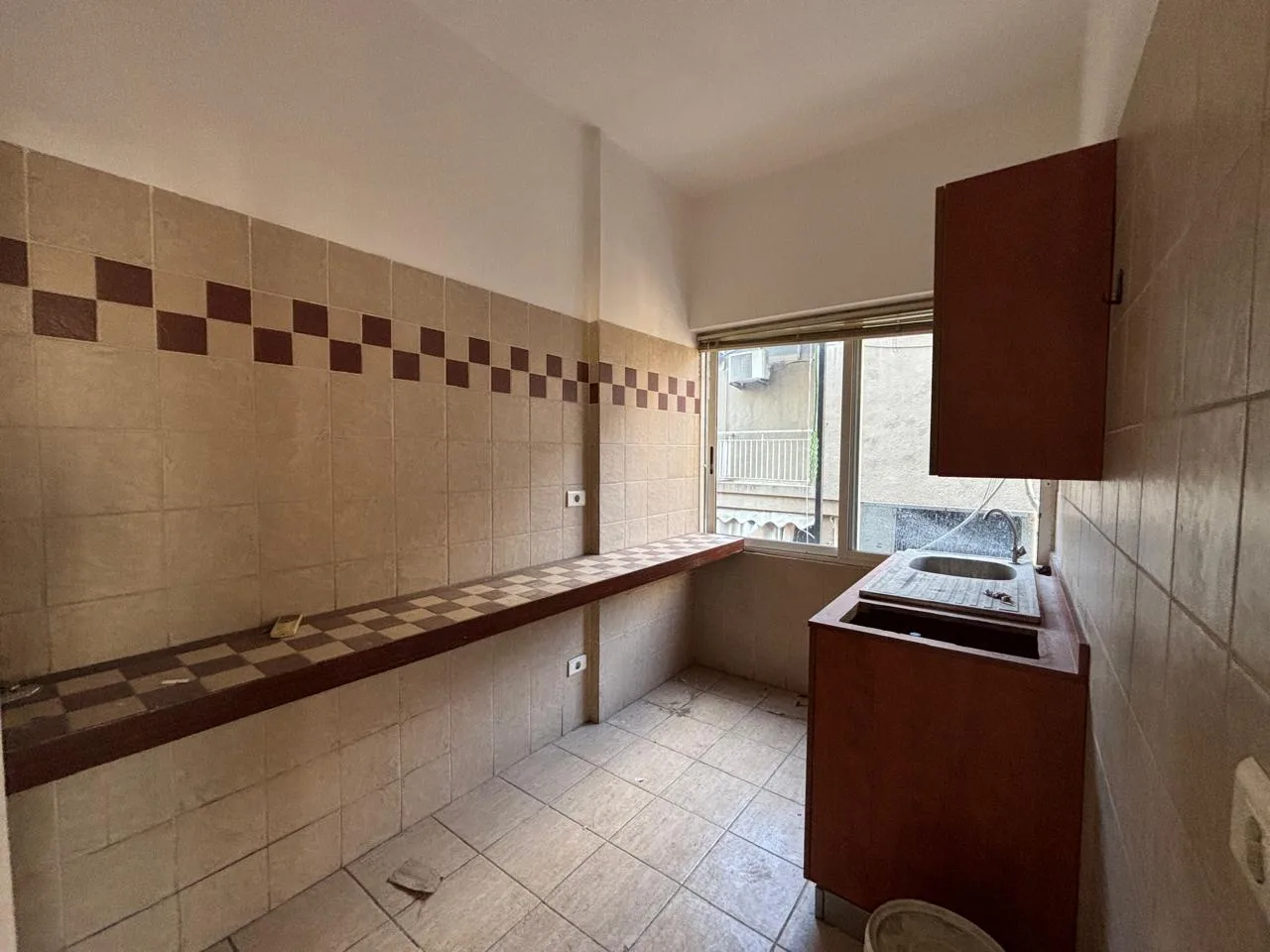 Office for Rent in Badaro — الصورة 2