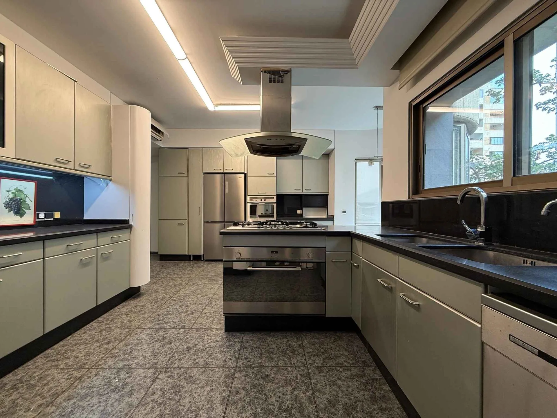 Apartment for Sale in Caree d'or, Achrafieh, Beirut, Lebanon — الصورة 8