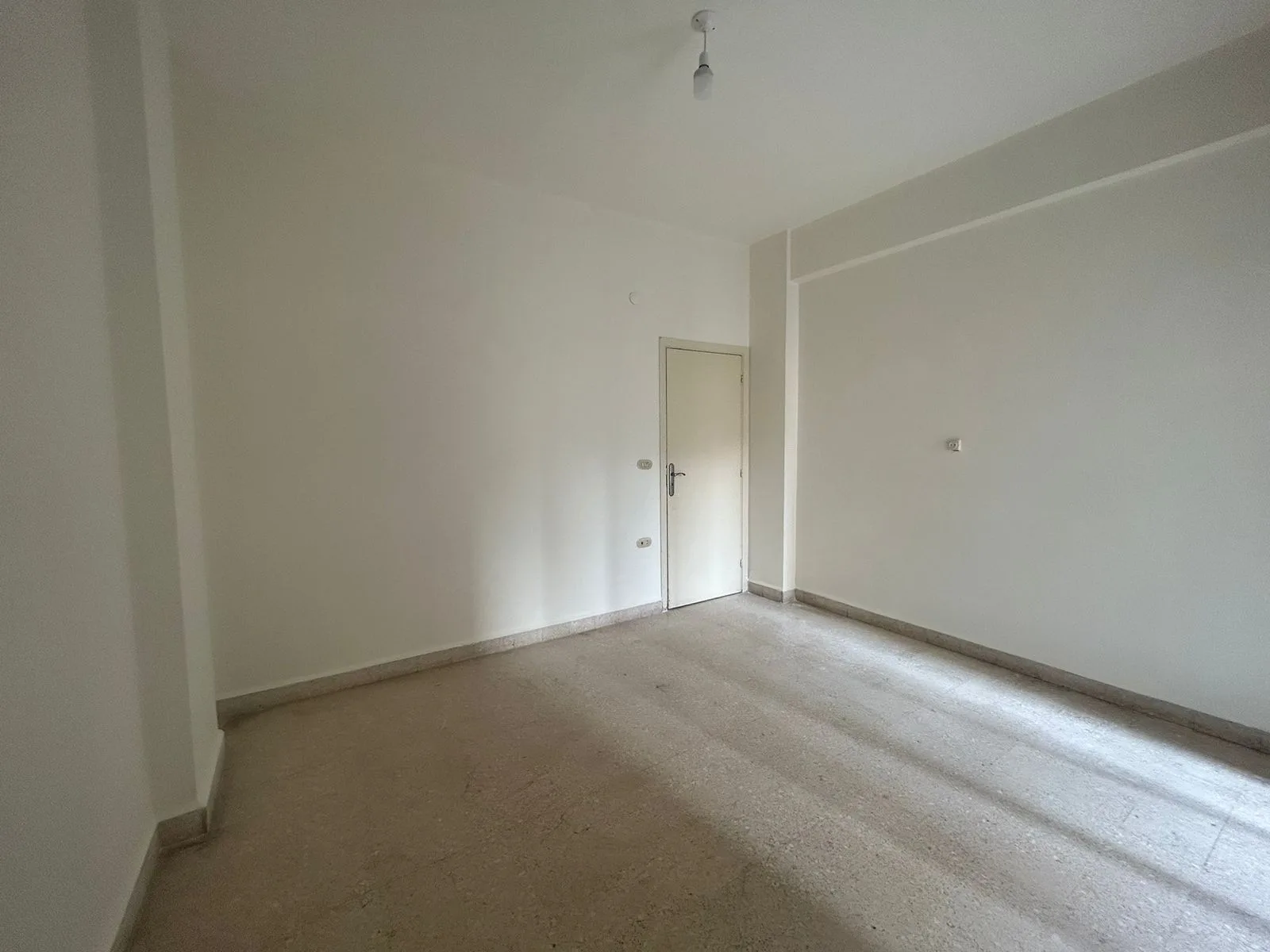 Apartment for Sale in Raoucheh, Beirut, Lebanon — الصورة 7