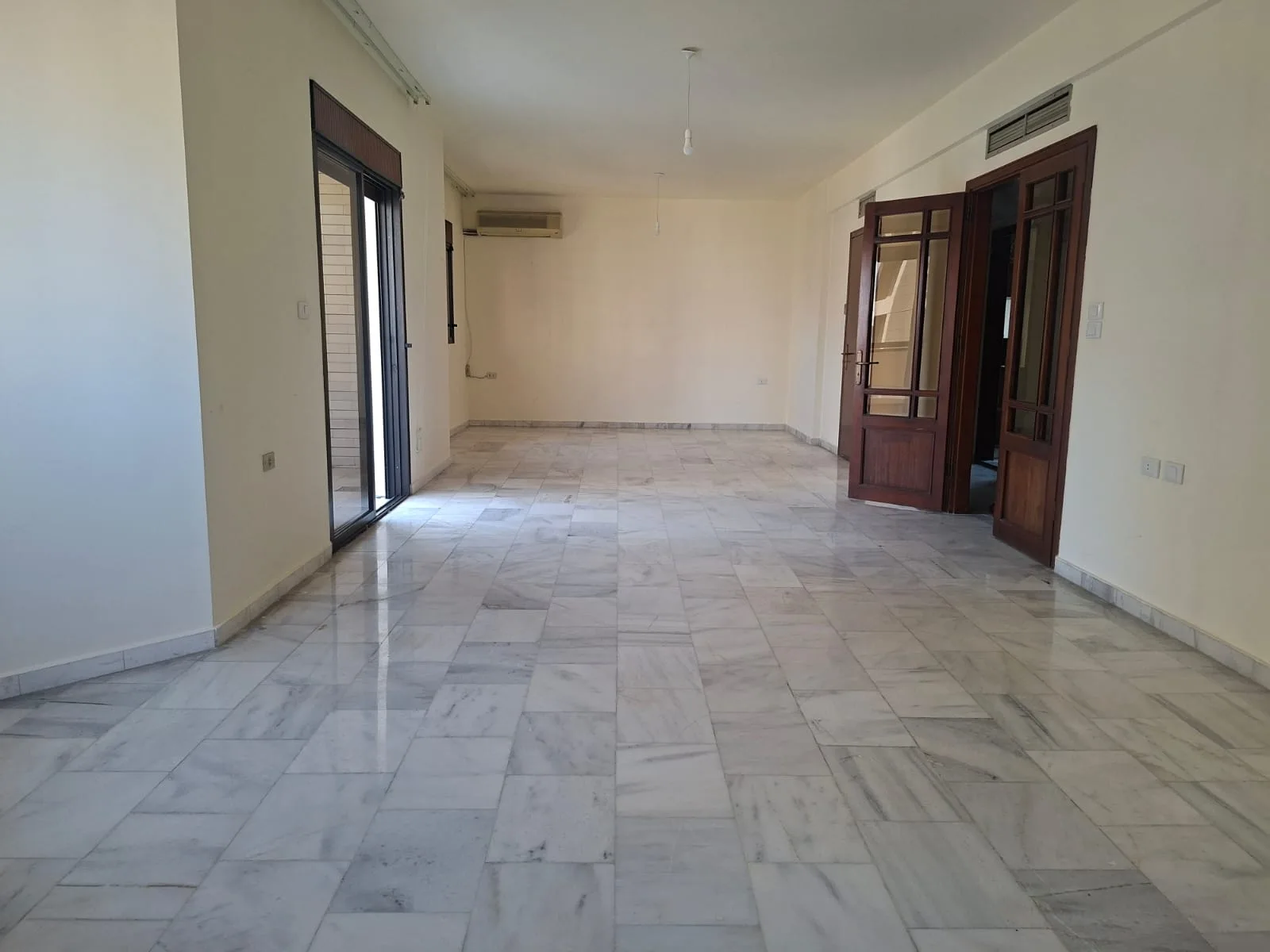 Apartment for Sale in Ras Beirut — الصورة 2