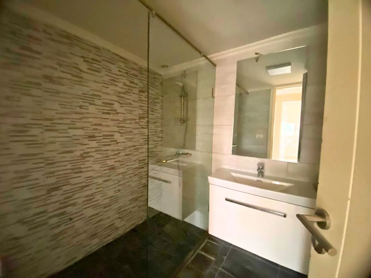 Apartment for Sale in Ras Beirut, Beirut, Lebanon — الصورة 7
