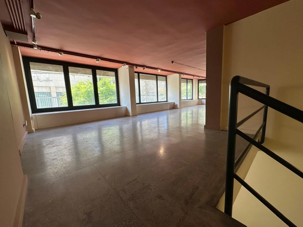 Showroom for rent in Clemenceau, Beirut, Lebanon — الصورة 3
