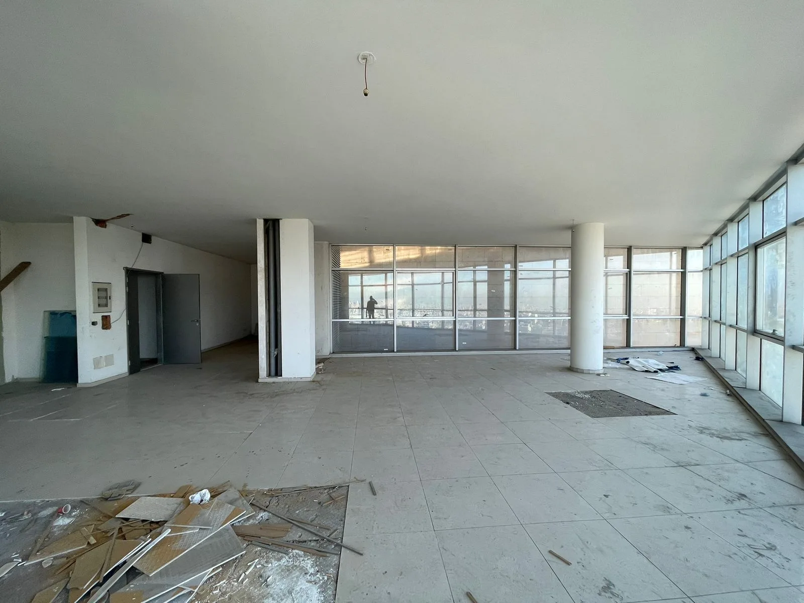 Shop for rent in Mansourieh — الصورة 1