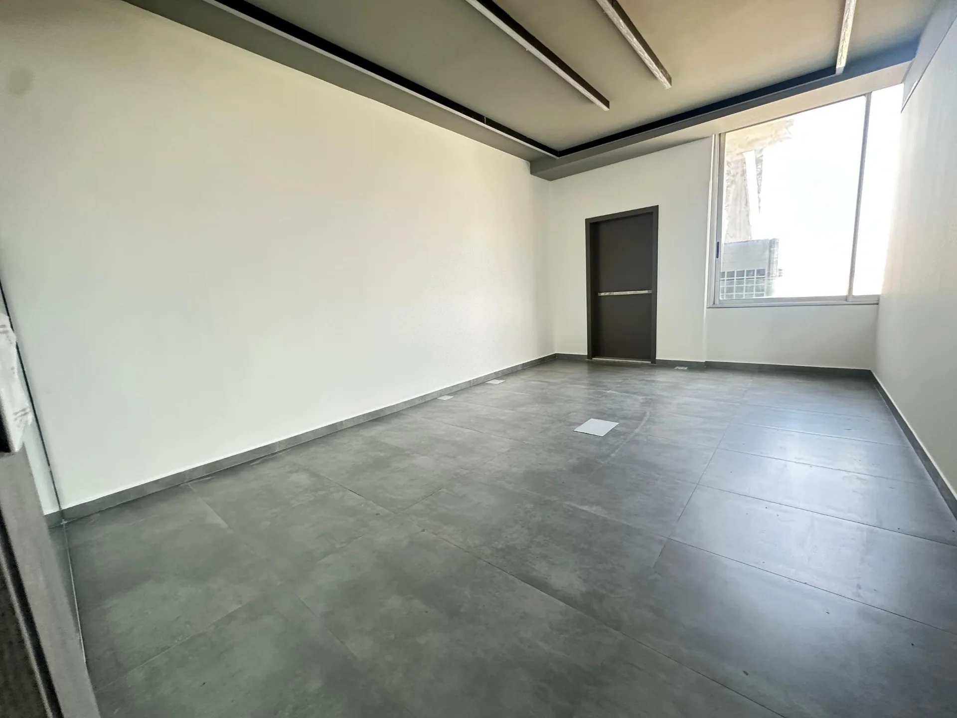 Office for Rent in Mdawar, Beirut, Lebanon — الصورة 4