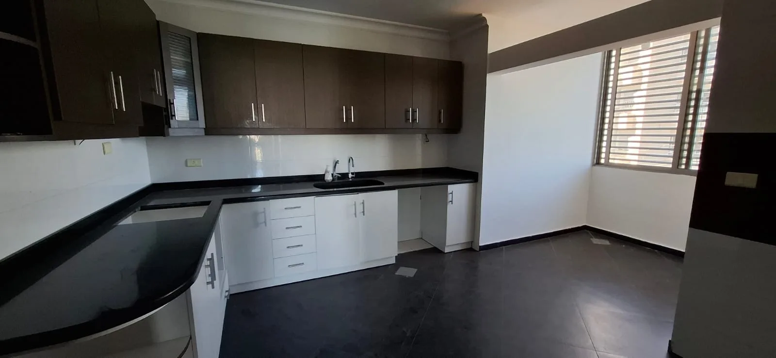Apartment for Sale in Qornet El Hamra, Lebanon — الصورة 5