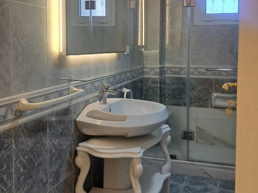 Apartment for Rent in Ramleh Al Bayda, Beirut, Lebanon — الصورة 10