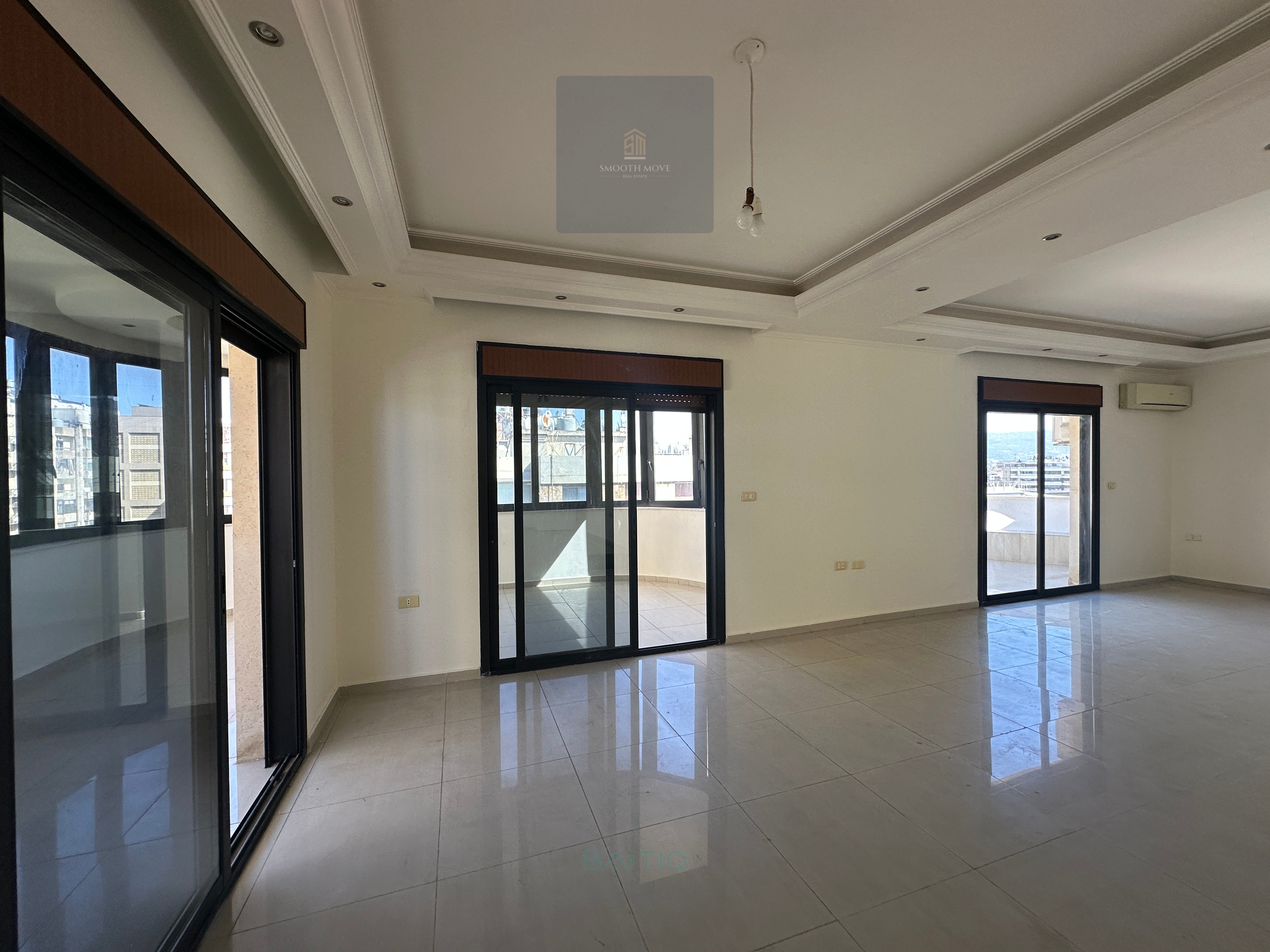 Seaview Apartment With Terrace for Rent in Tallet al Khayat, Beirut — الصورة 1