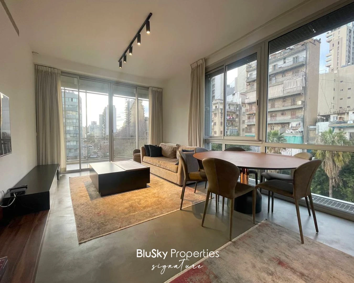 Apartment 176m² with City View for Rent in Achrafieh — الصورة 1
