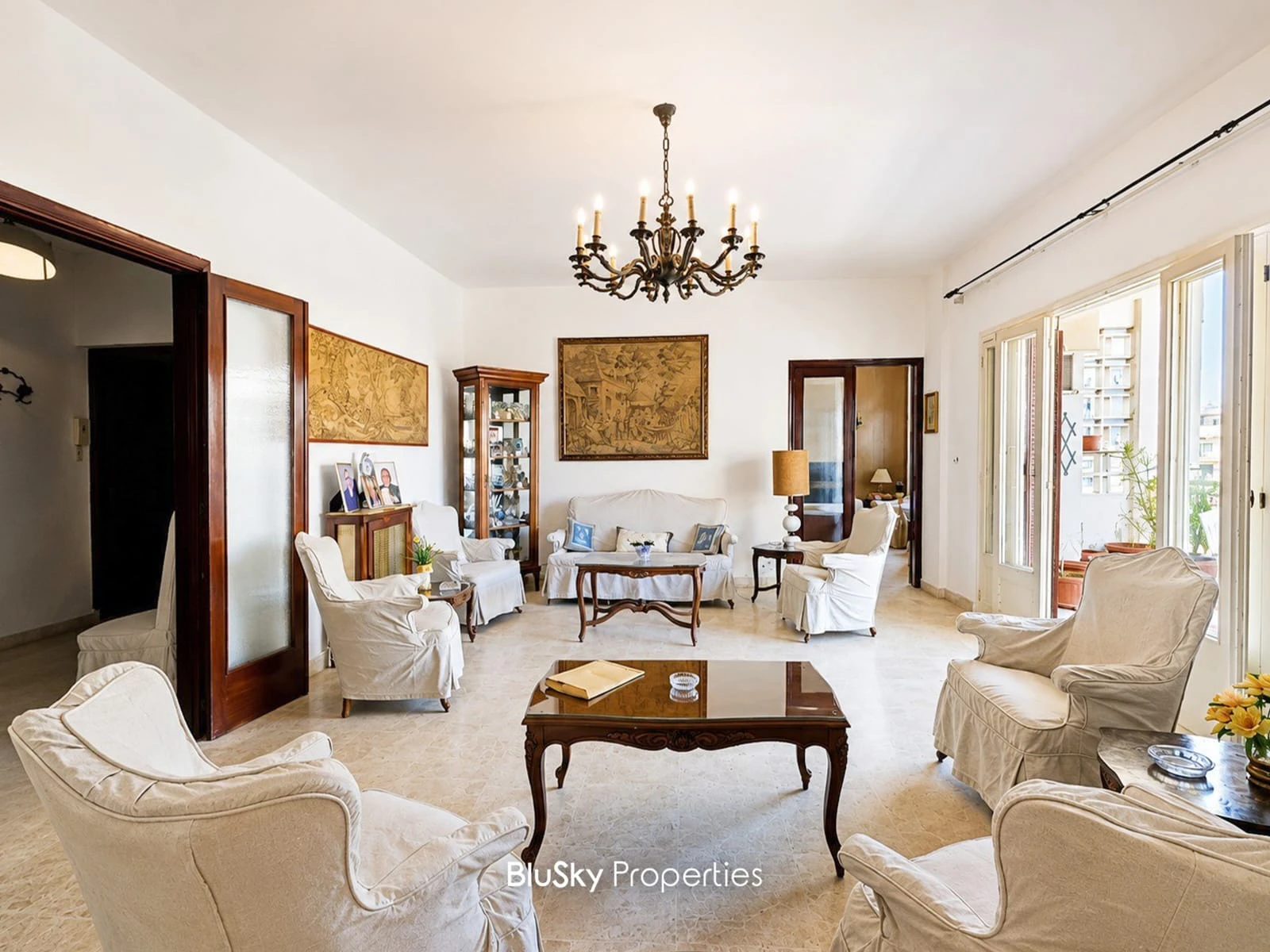Apartment 260m² with City View for Sale in Achrafieh — الصورة 3