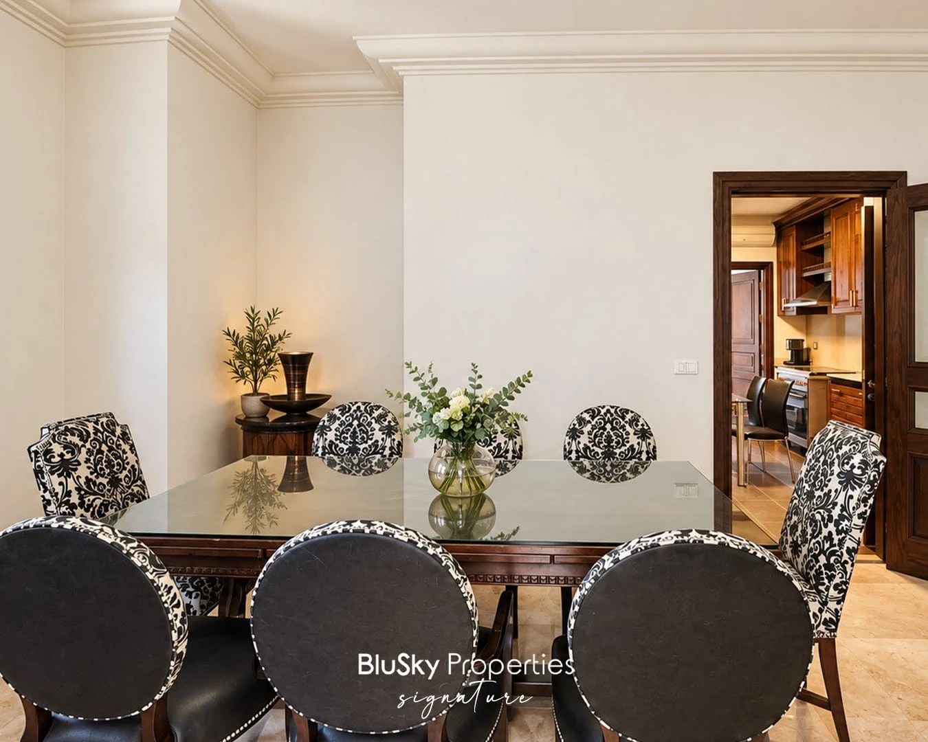 Apartment 310m² for Rent in Achrafieh — photo 2