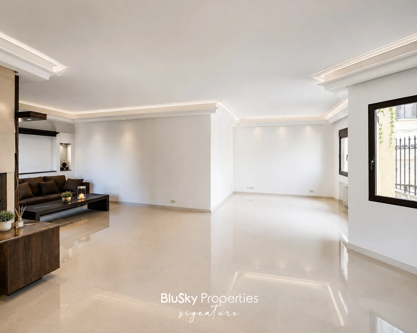 Apartment 370m² with City View for Sale or Rent in Achrafieh — الصورة 2