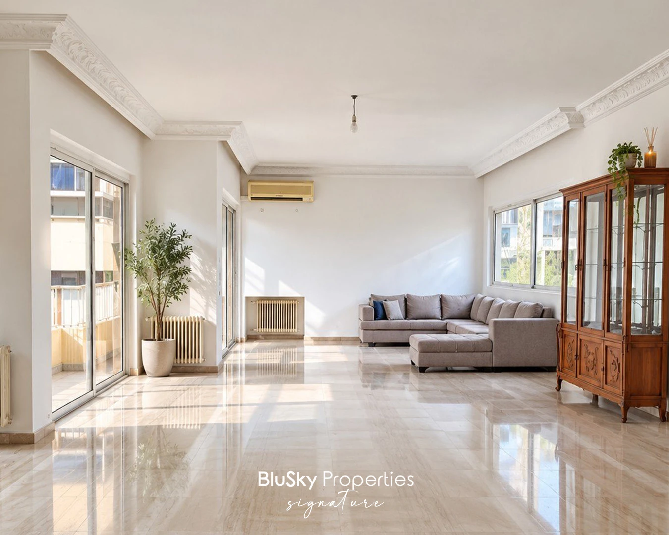 Apartment 400m² with City View for Rent in Achrafieh