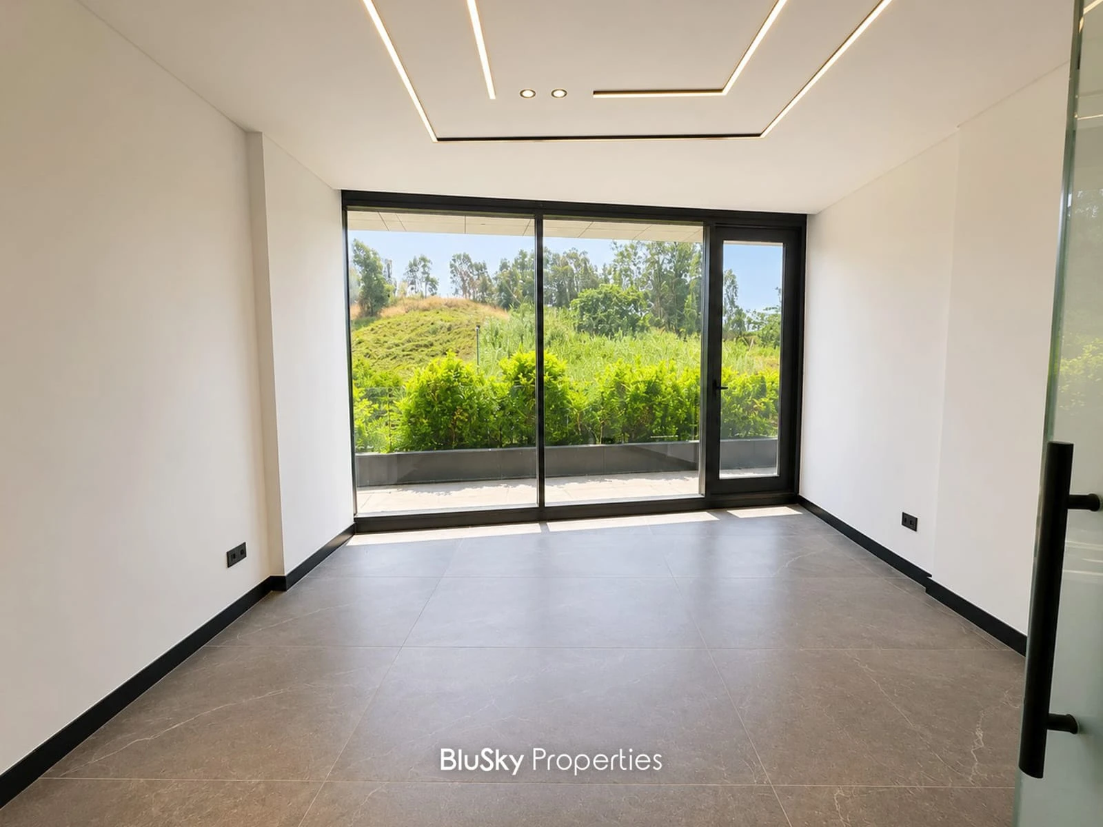 Office 60m² for Rent in Achrafieh — الصورة 2