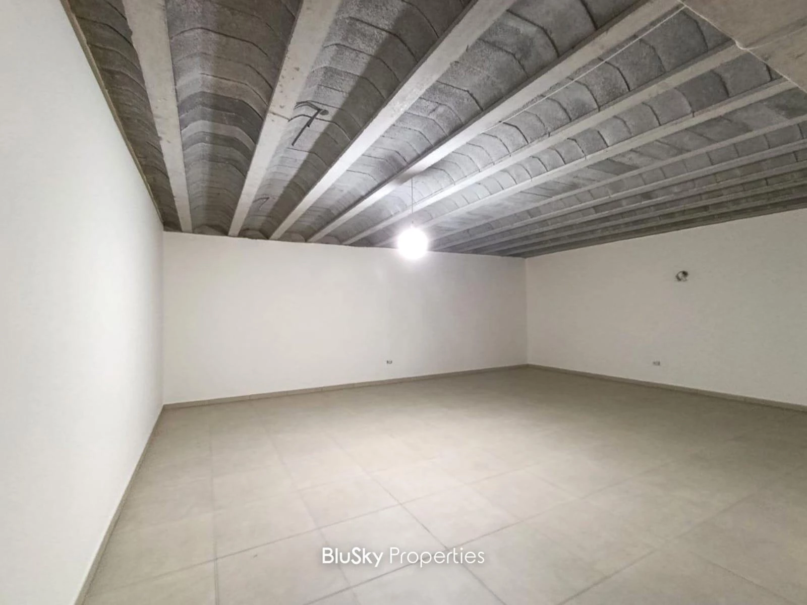 Shop 118m² Depot for Rent in Adma — photo 4
