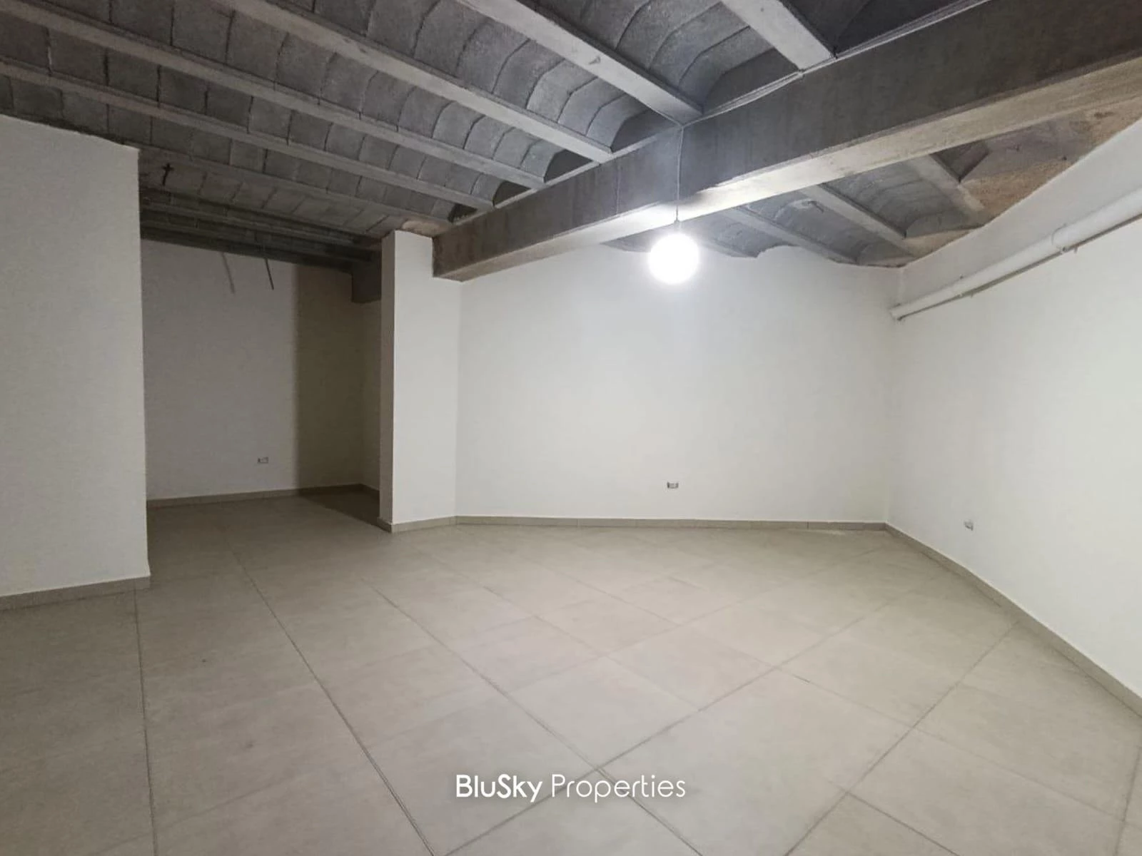 Shop 118m² Depot for Rent in Adma — photo 5