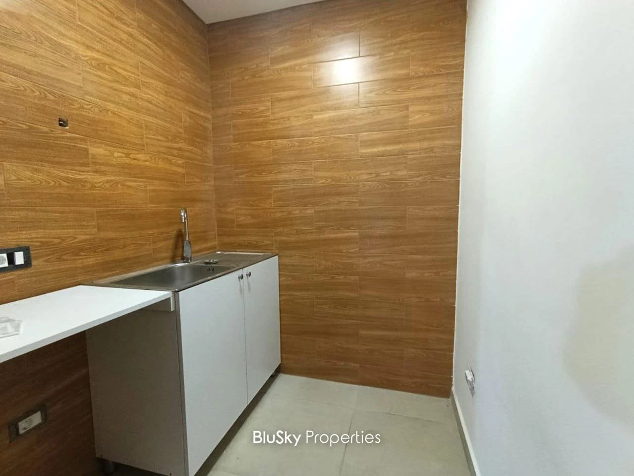 Shop 154m² Depot for Rent in Adma — الصورة 3