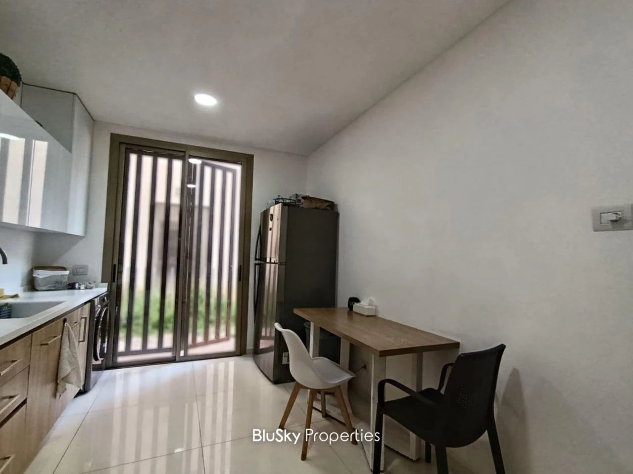 Apartment 170m² Terrace for Sale in Adma — الصورة 3