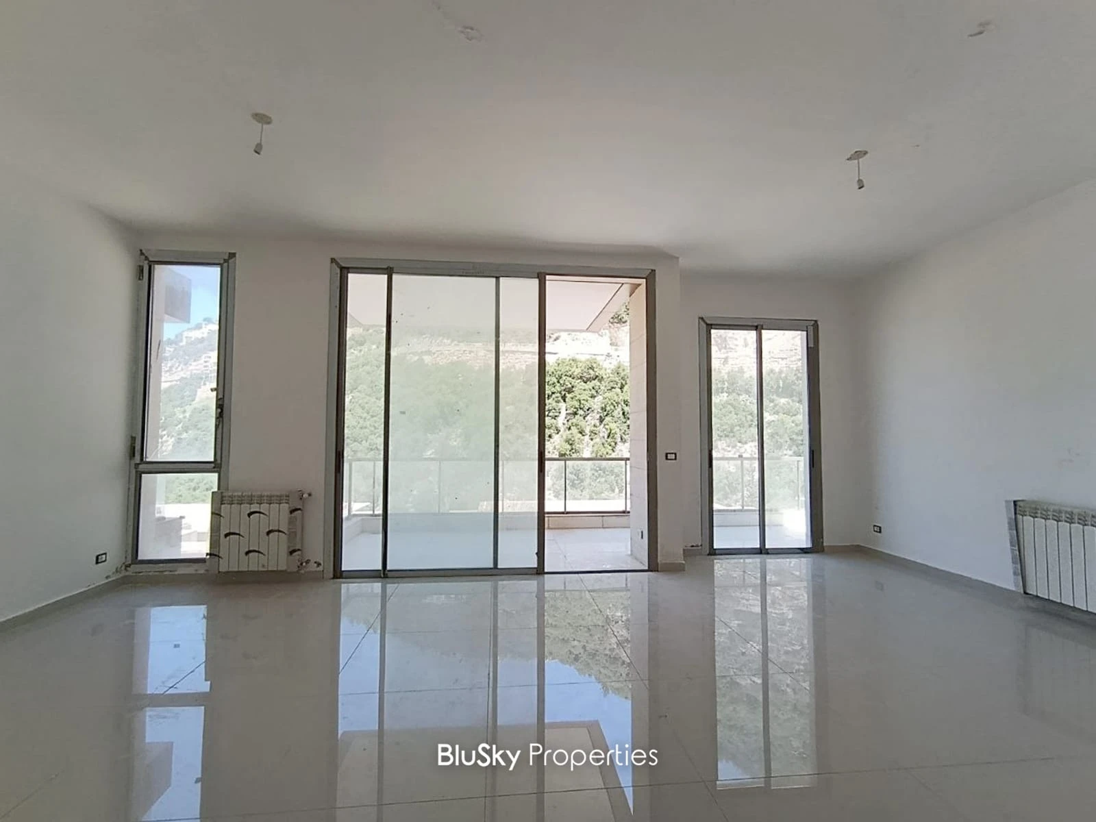 Apartment 171m² with Sea View for Sale in Adma