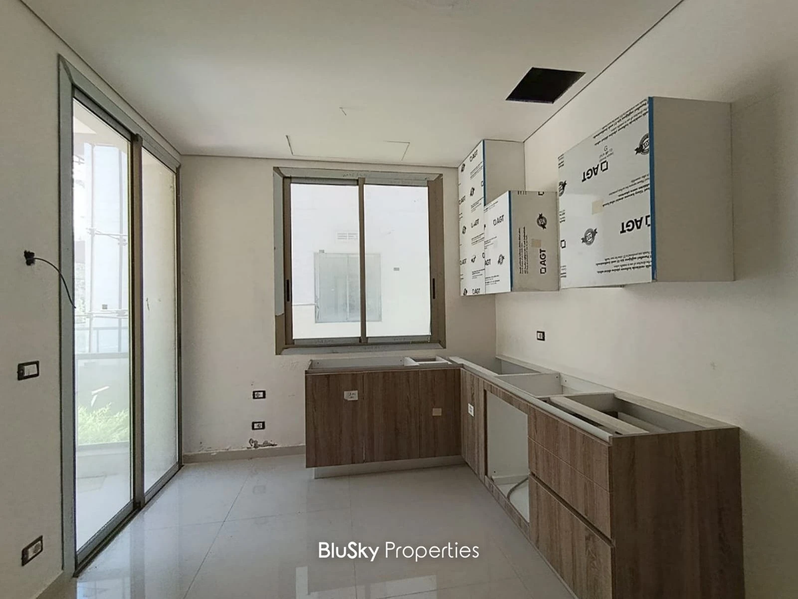 Apartment 171m² with Sea View for Sale in Adma — الصورة 3