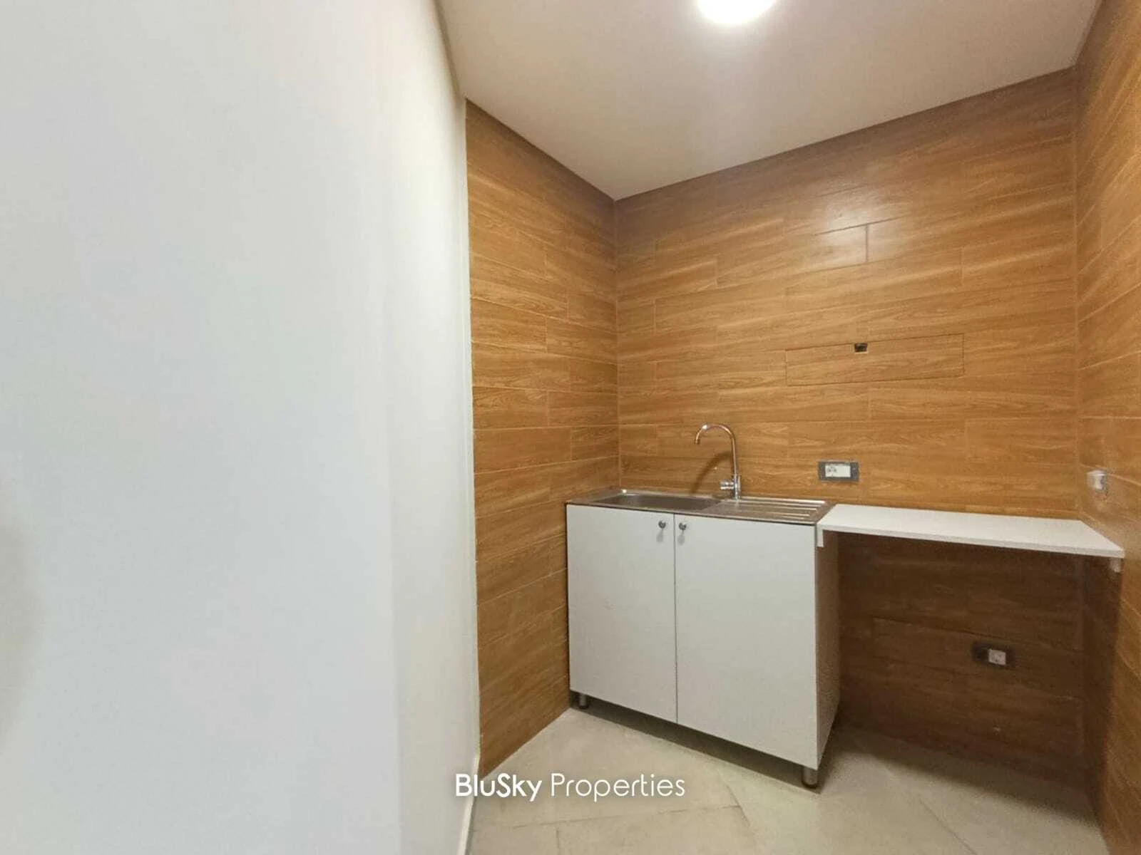 Shop 210m² for Rent in Adma — الصورة 5