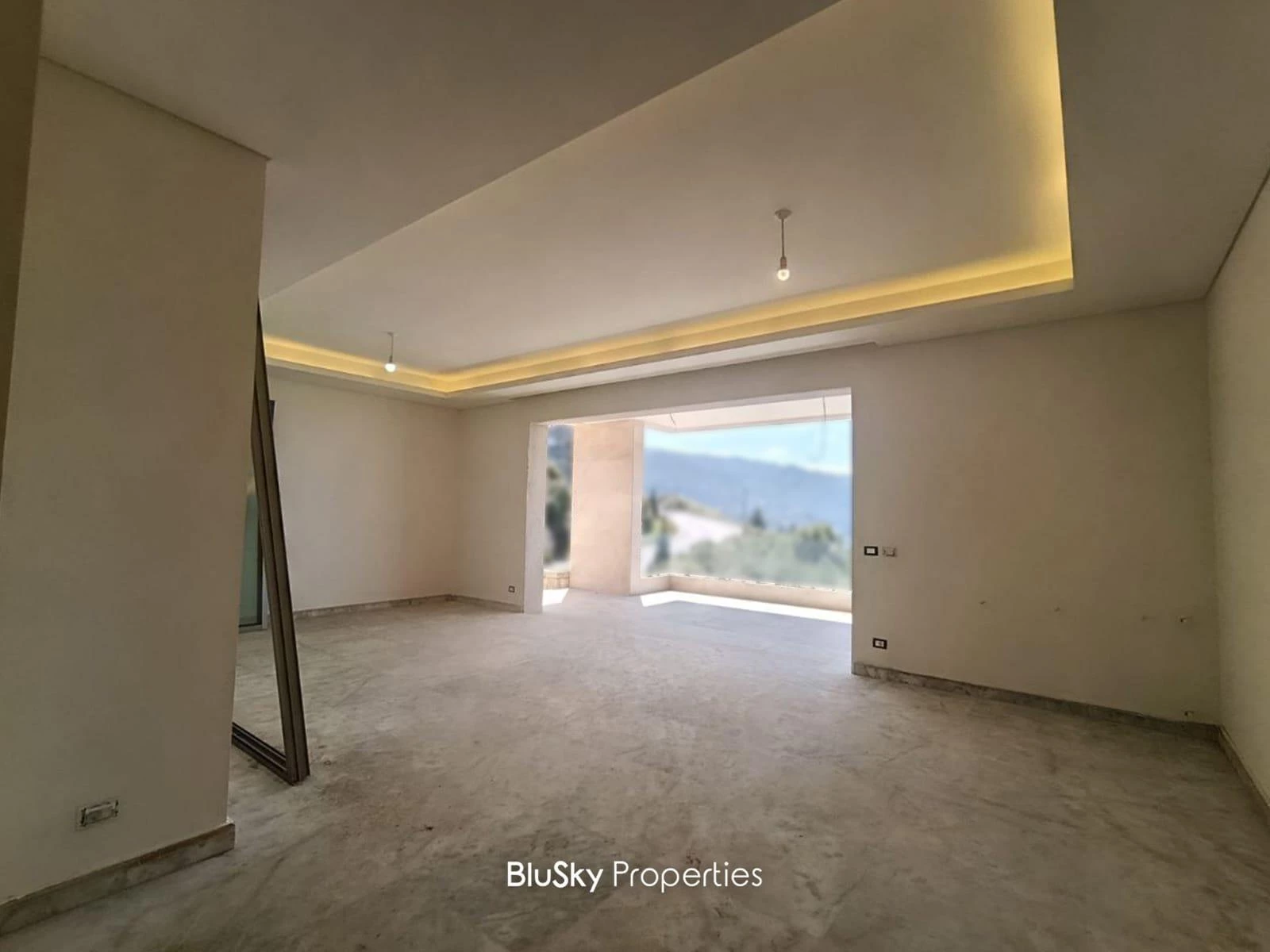 Apartment 230m² Terrace for Sale in Adma