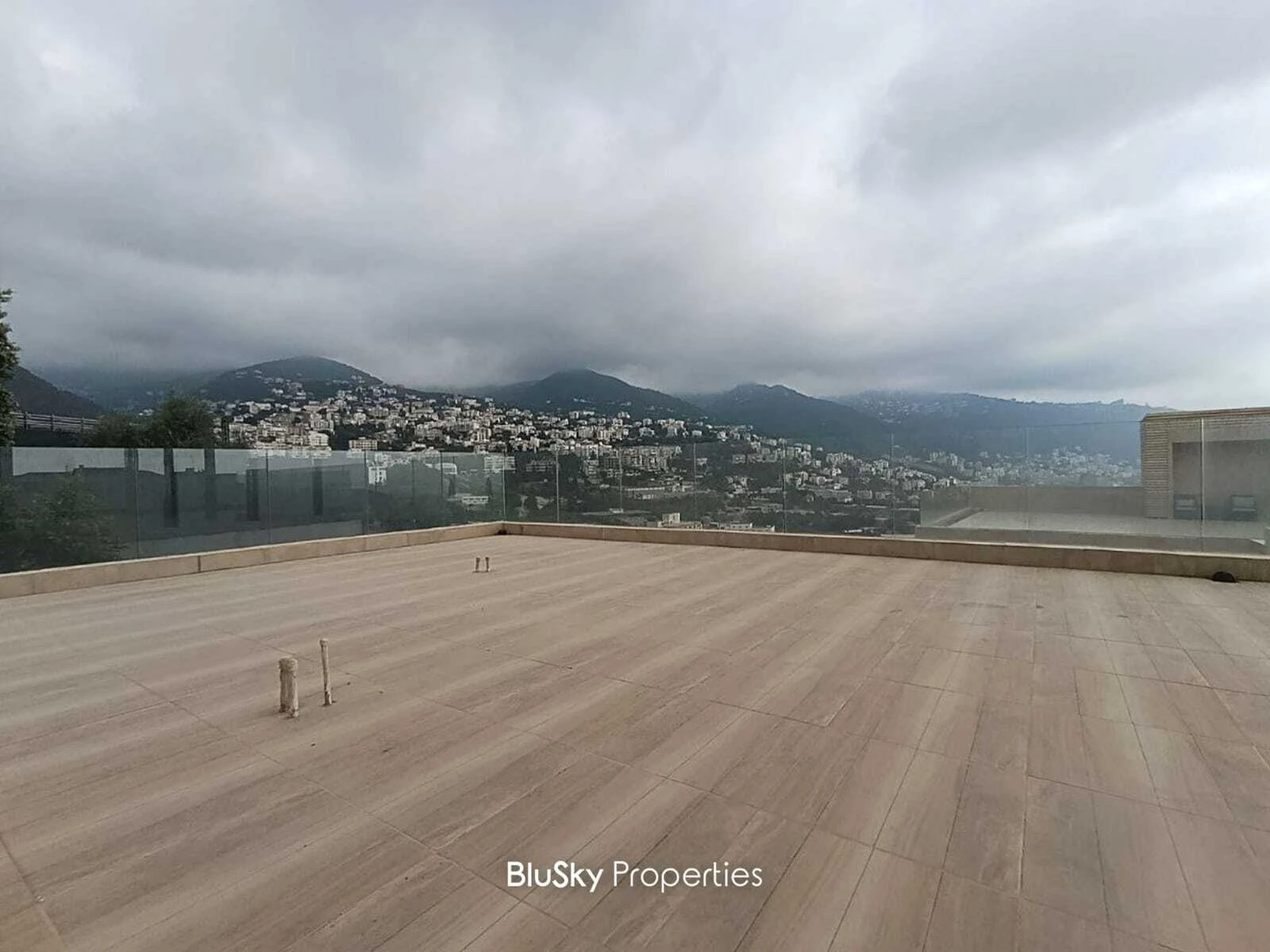 Apartment 230m² Roof for Sale in Adma — الصورة 2