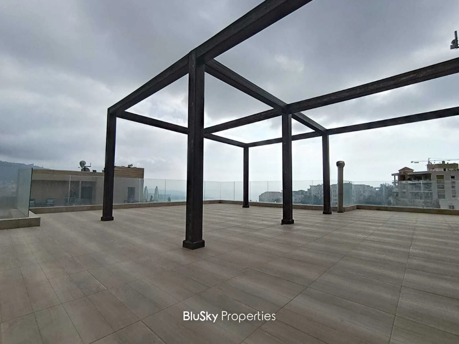 Apartment 230m² Roof for Sale in Adma — الصورة 3