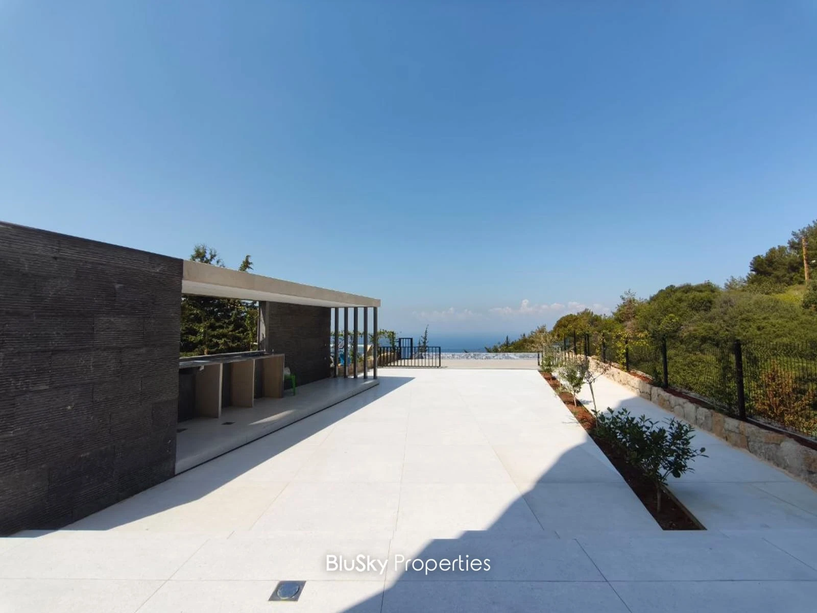 Apartment 240m² with Terrace for Sale in Adma — الصورة 2