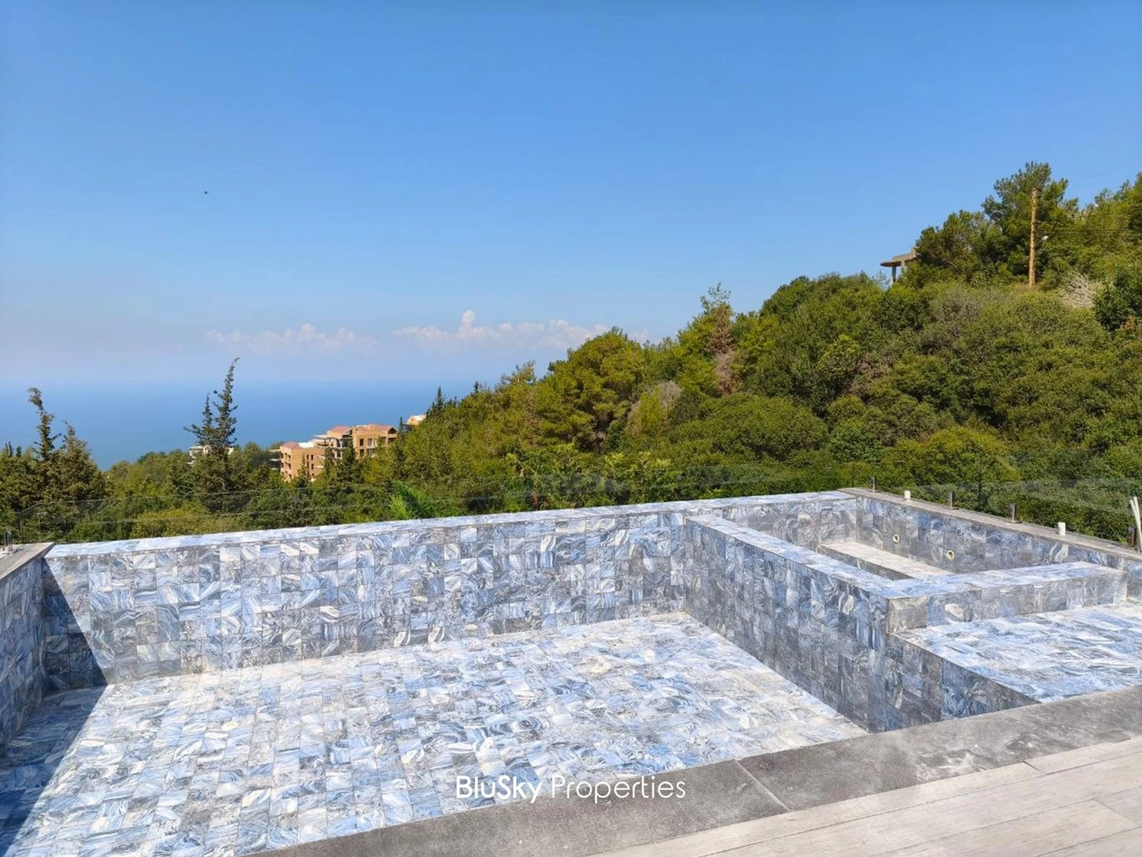 Apartment 240m² with Terrace for Sale in Adma — الصورة 3