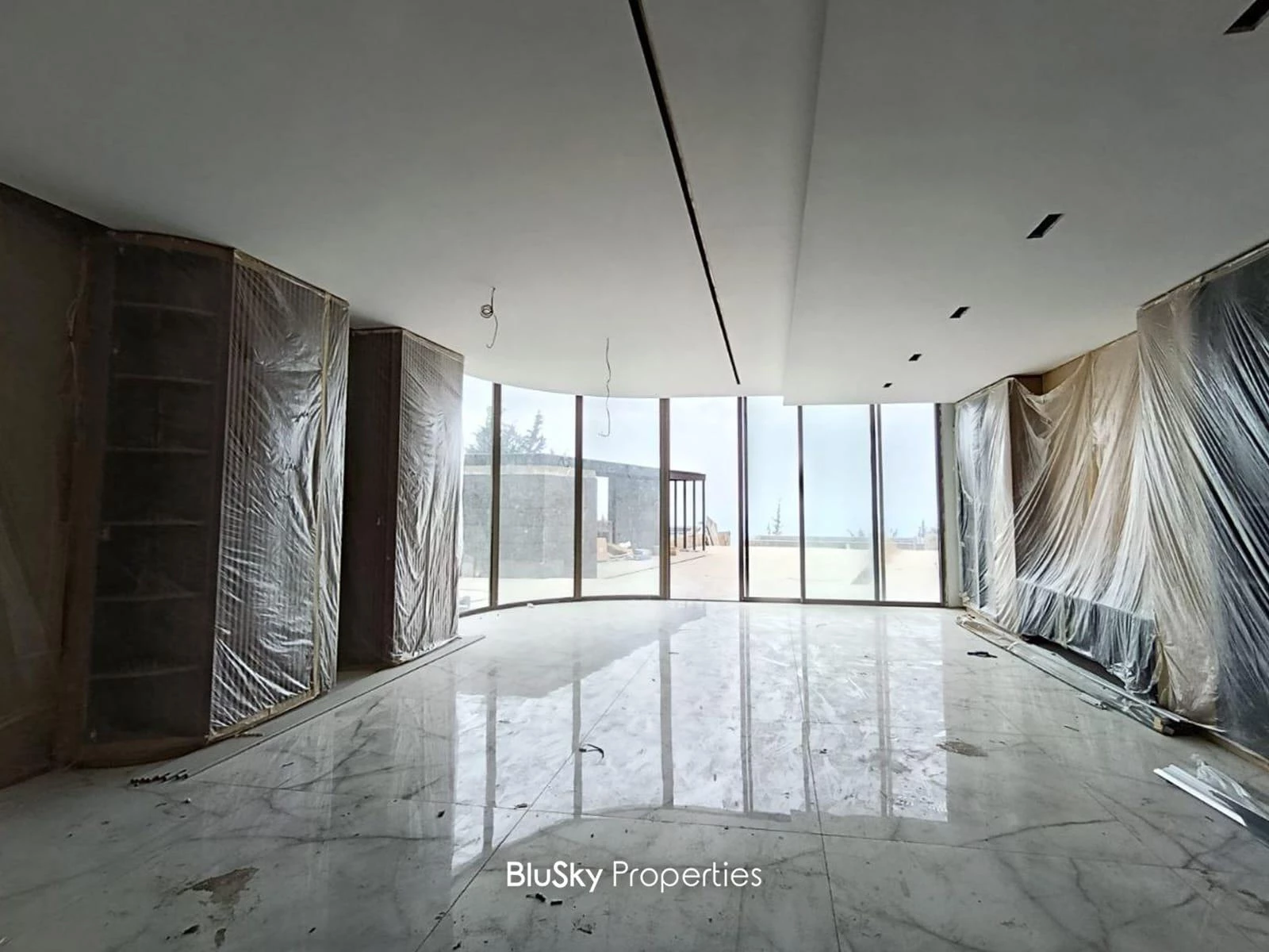 Apartment 240m² Terrace for Sale in Adma