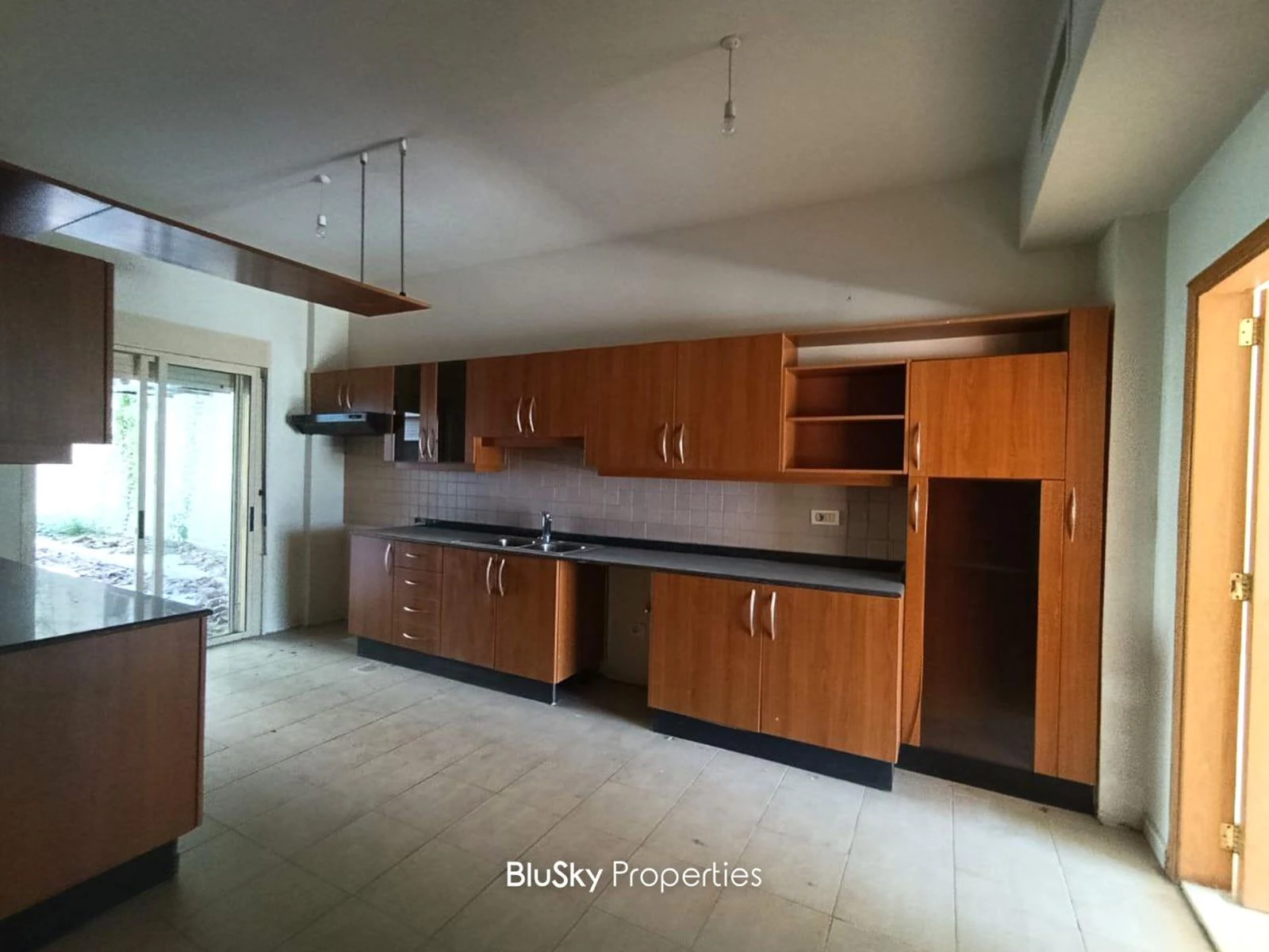 Apartment 250m² Terrace for Rent in Adma — الصورة 4