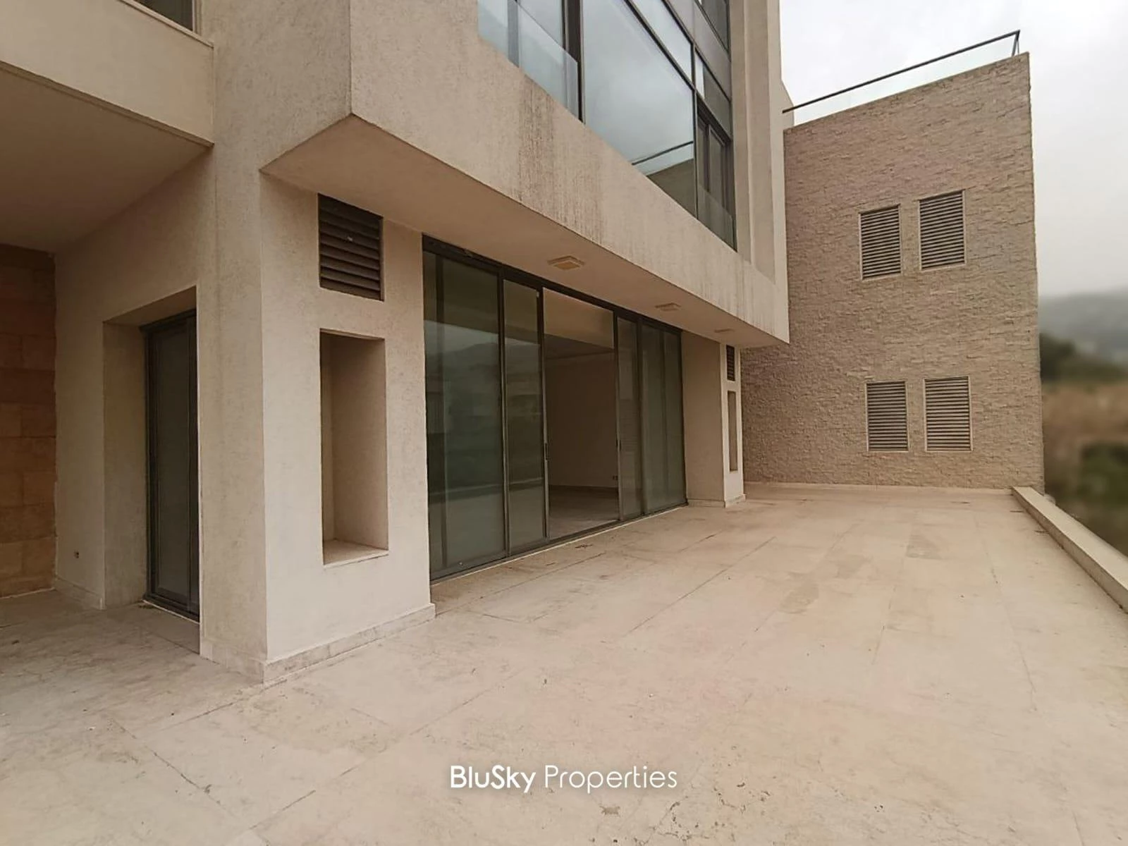 Apartment 264m² Garden for Sale in Adma — الصورة 2