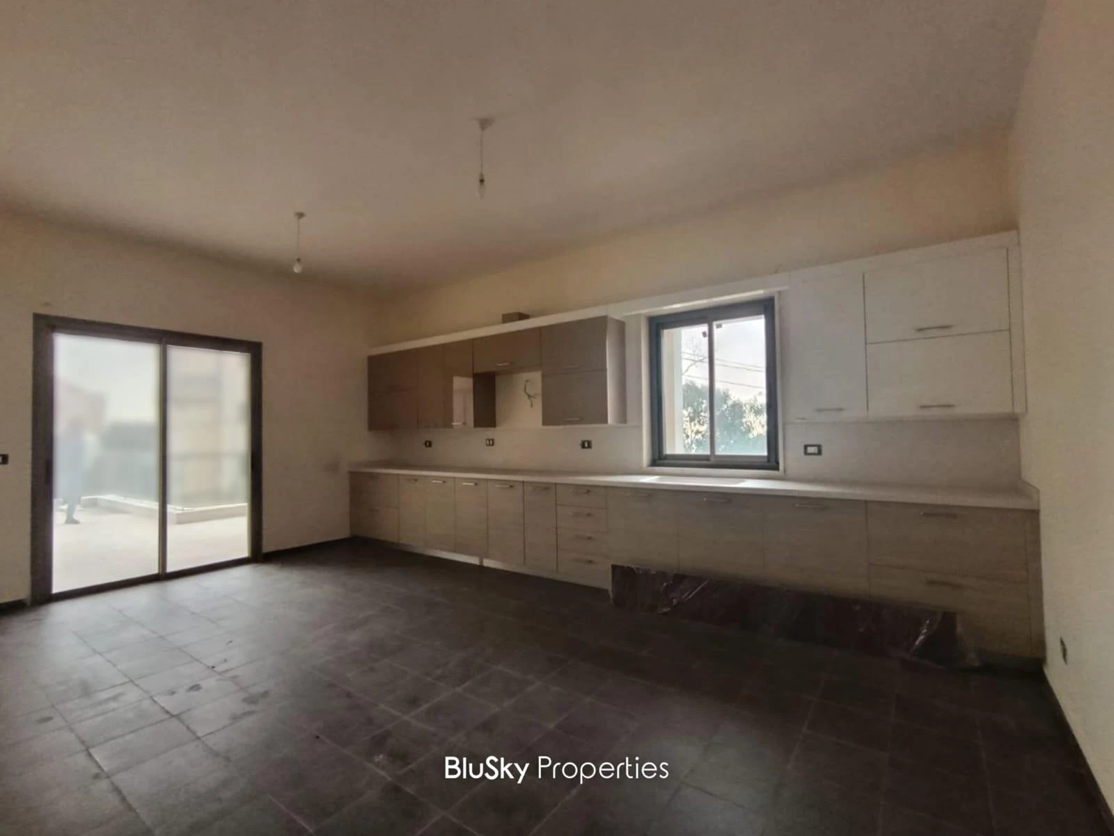 Apartment 264m² Garden for Sale in Adma — الصورة 3