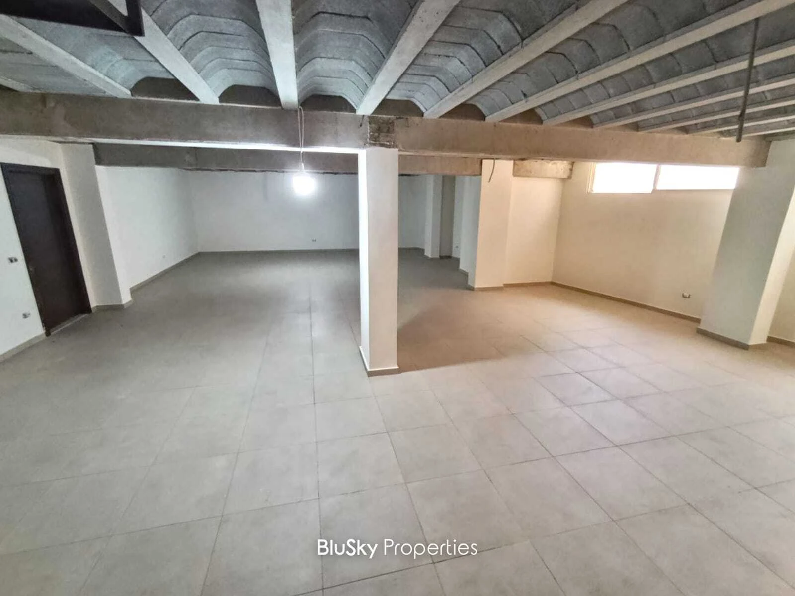 Shop 270m² for Rent in Adma — الصورة 2