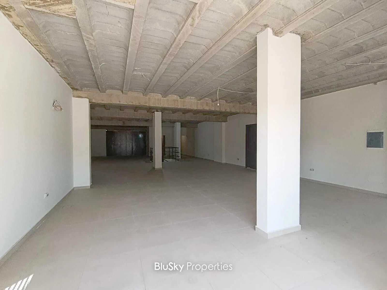 Shop 270m² for Rent in Adma — الصورة 3