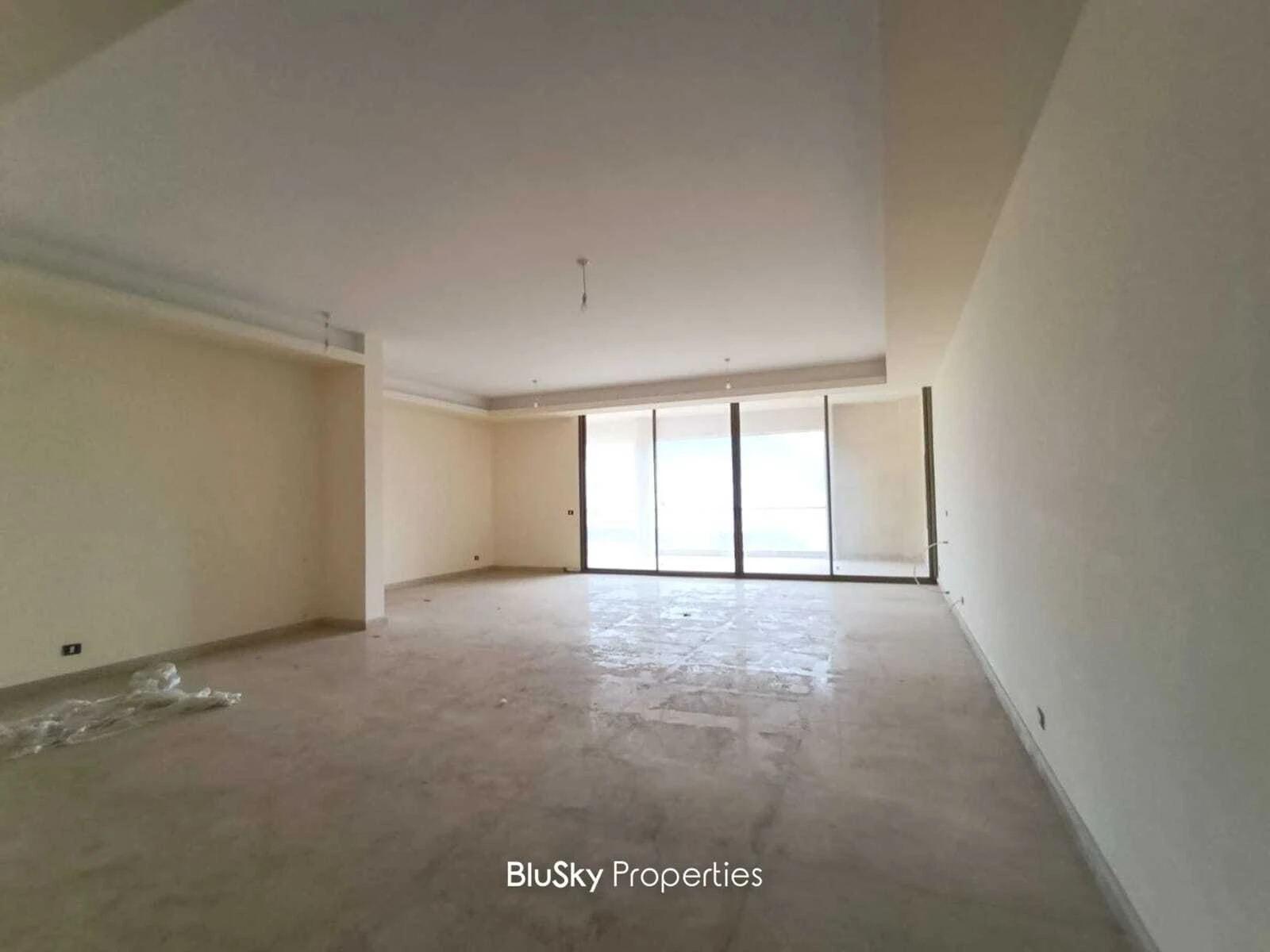 Apartment 274m² Garden for Sale in Adma