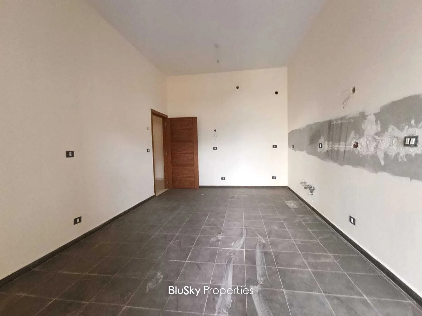 Apartment 274m² Garden for Sale in Adma — الصورة 2