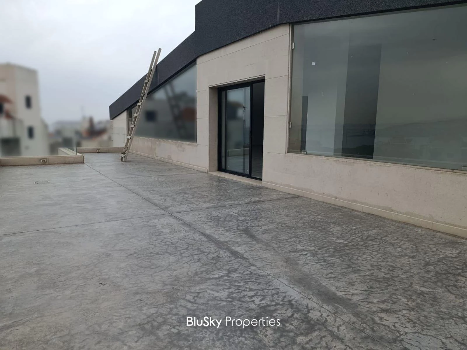 Apartment 275m² Terrace for Sale in Adma — photo 2