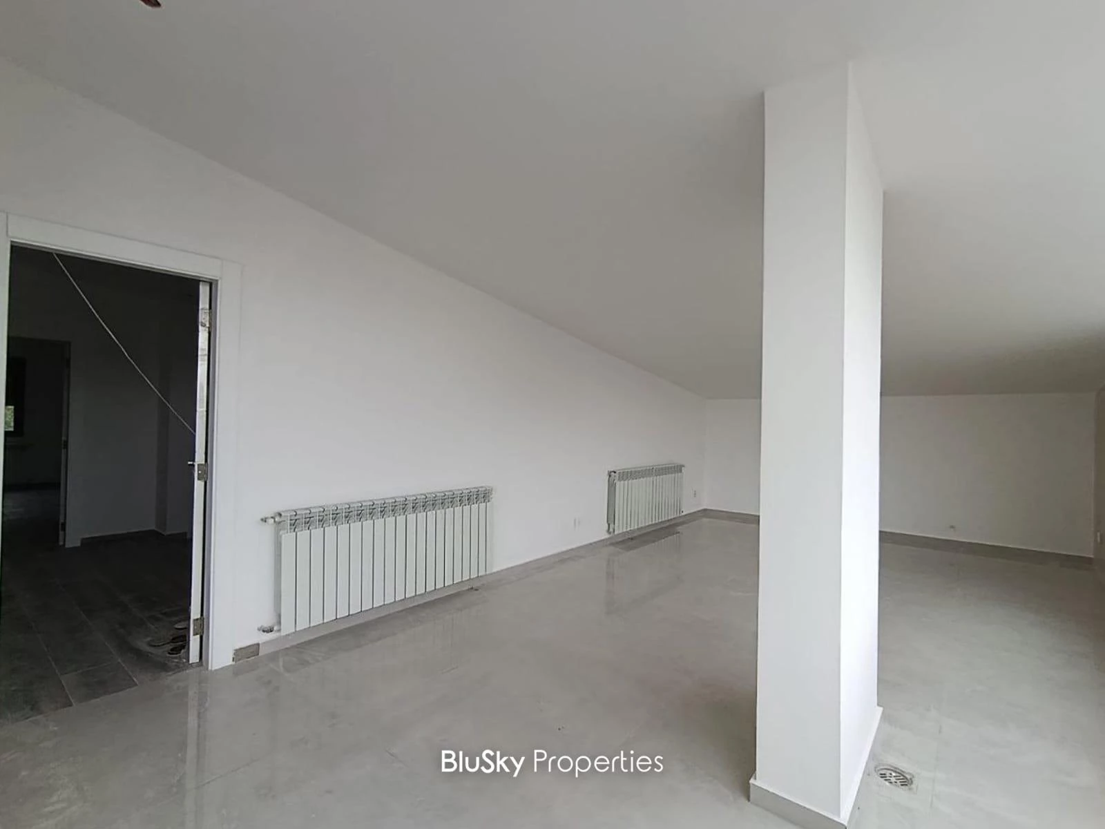 Apartment 275m² Terrace for Sale in Adma — photo 4