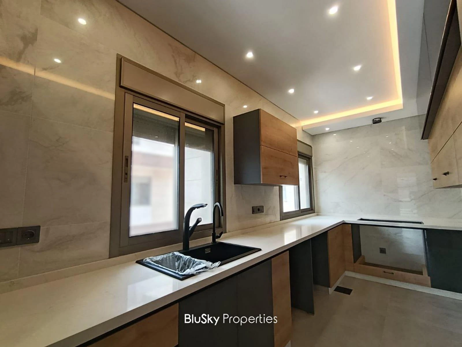 Duplex 280m² Terrace for Sale in Adma — photo 3