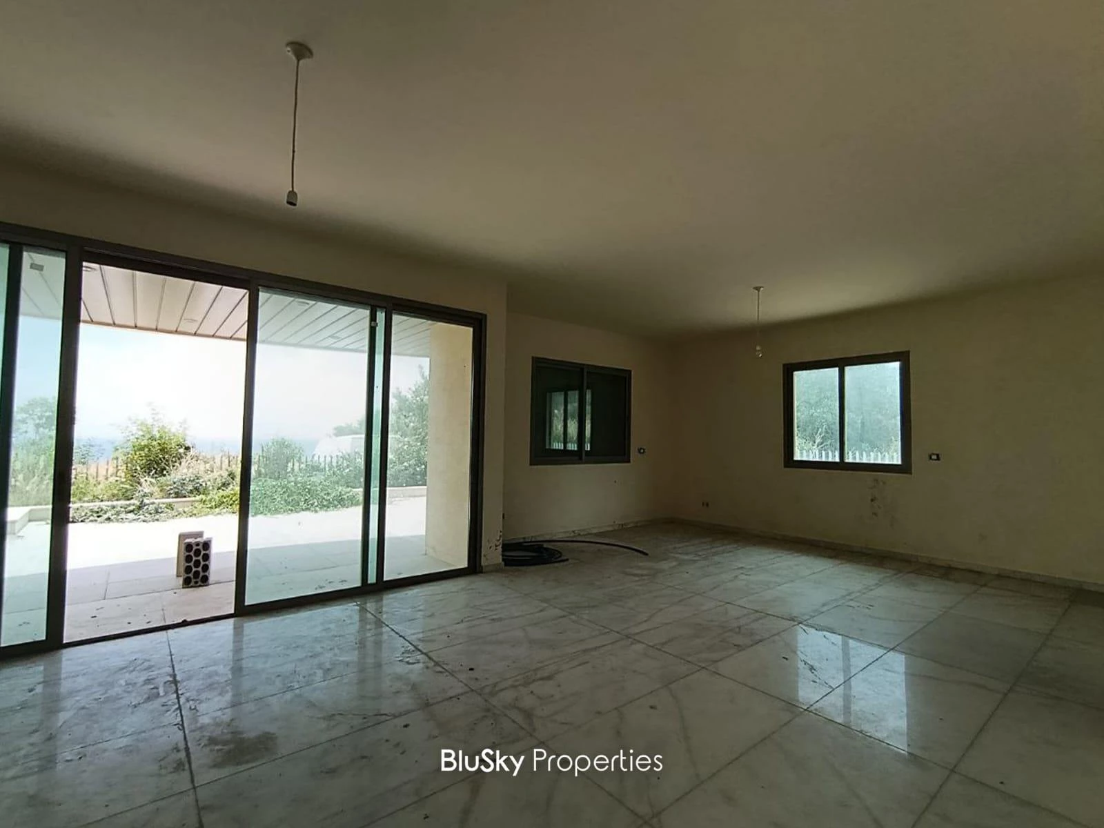 Apartment 330m² Terrace for Sale in Adma