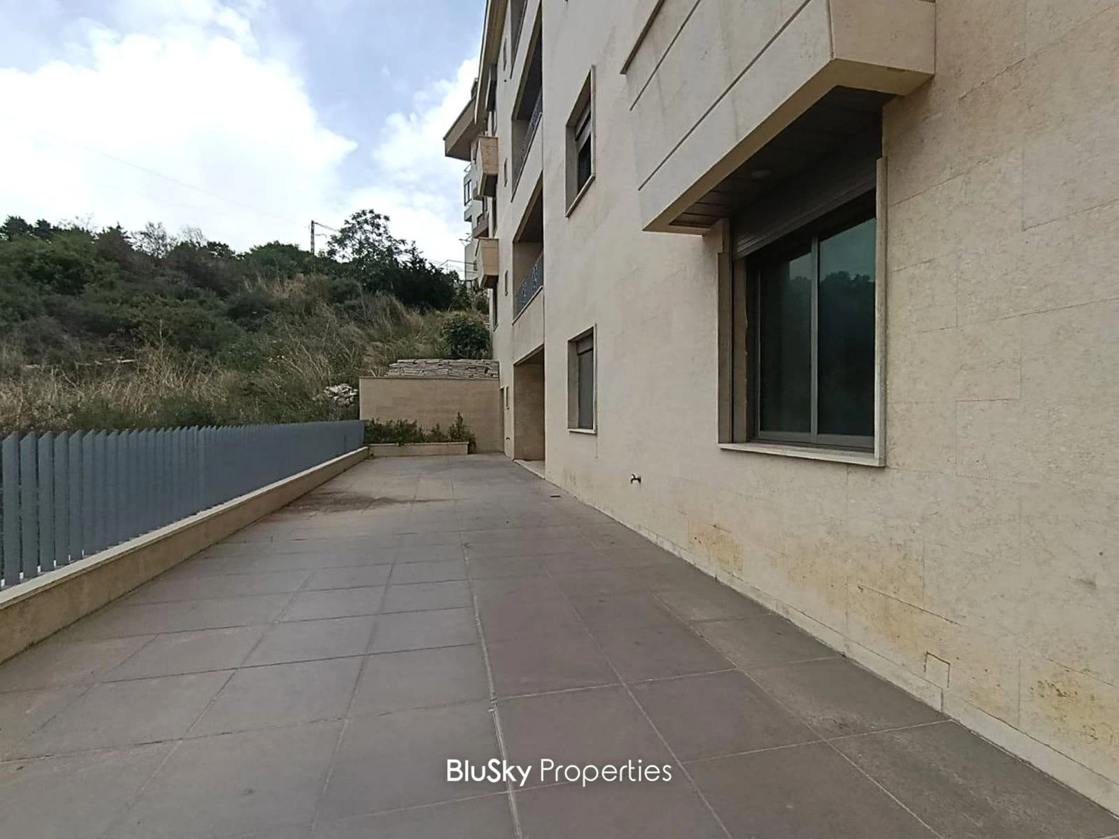 Apartment 330m² Terrace for Sale in Adma — الصورة 2